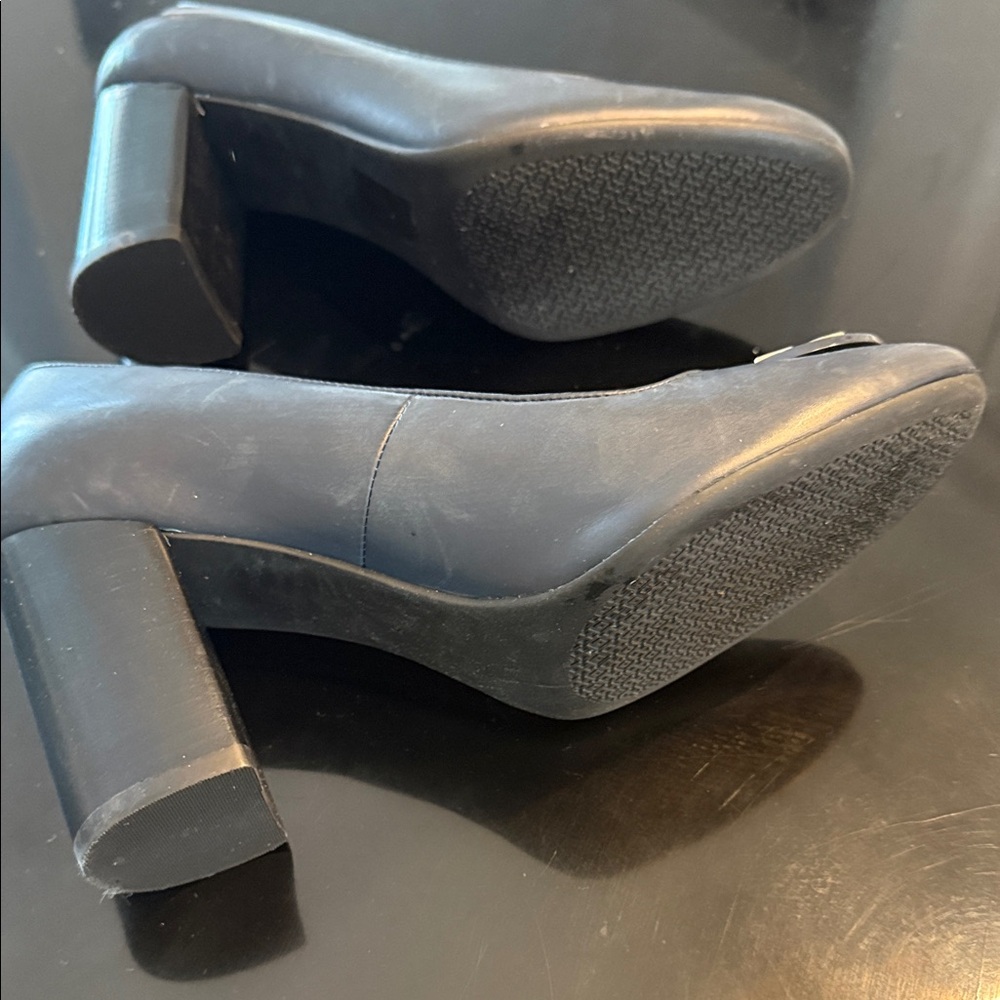 Tory Burch Navy Leather Block Heel Pumps Gold Logo Preppy Classic Size 8. - Picture 7 of 7
